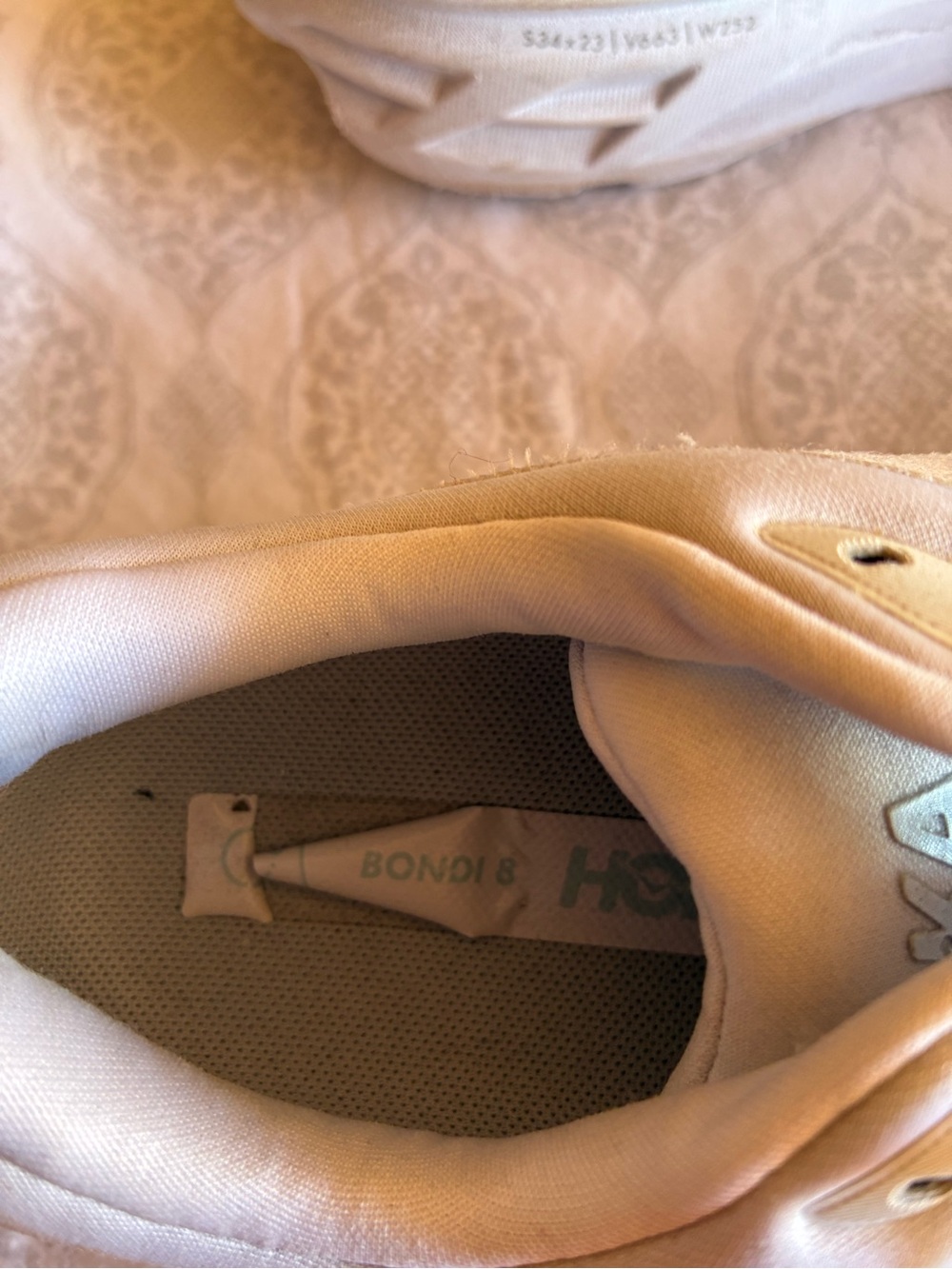 HOKA Bondi 8 Wide All White – Women’s Runners Size 8.5 - Picture 7 of 11
